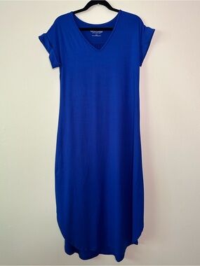 Soft Surroundings Small  blue midi length, shirttail hem, cap sleeves & V neck